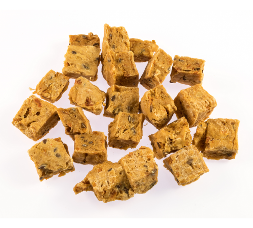 Dokas Dog Snack Hühnerbrust-Würfel mit Süßkartoffel, Leinsamen & Kokosöl 150 g